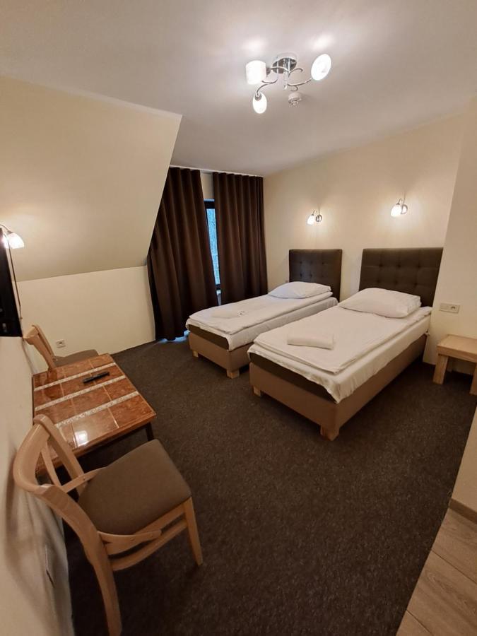 Aparthotel Dworek Staropolski Posen Exterior foto