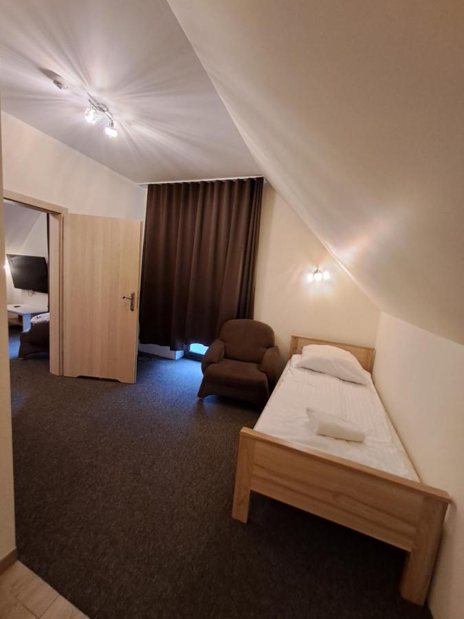 Aparthotel Dworek Staropolski Posen Exterior foto